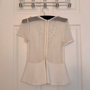 Women’s off white top